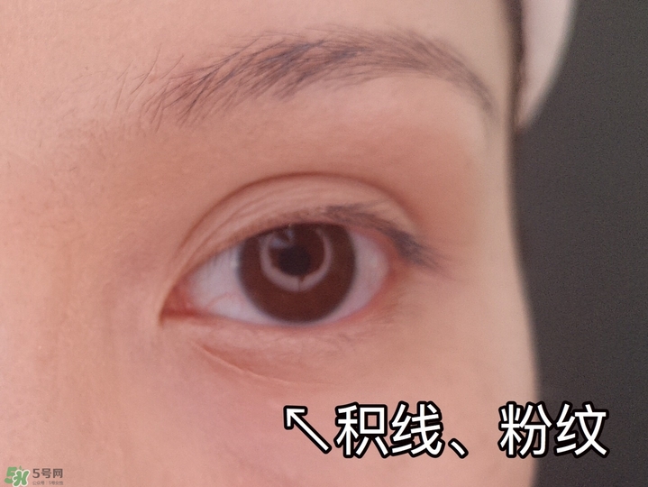 眼部干燥上妆卡粉有细纹怎么上妆